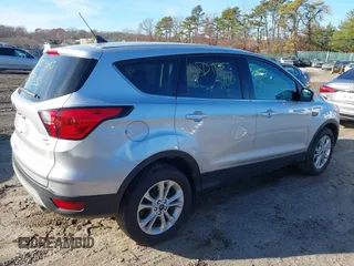 2019 Ford Escape SE z VIN 1FMCU9GD1KUC51552, wystawiony jako IAAI lot #40948295 z przebiegiem 24 571 mil mil oraz . Historia ofert i sprzedaży dostępna na DreamBid. Obrazek 4.