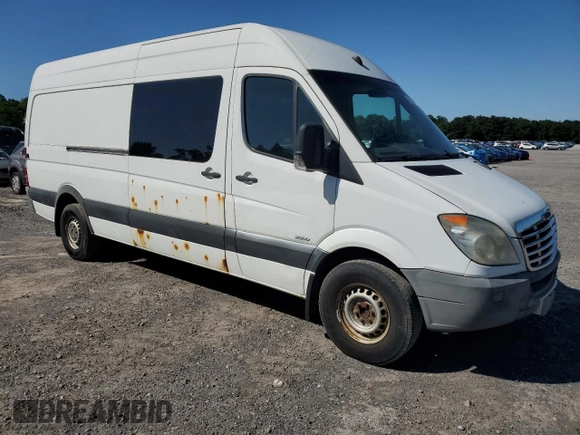 2011 Freightliner Sprinter z VIN WDRPE8CC7B5506404, wystawiony jako Copart lot #55090695 z przebiegiem 360 357 mil mil oraz Czysty tytuł • Clean title. Historia ofert i sprzedaży dostępna na DreamBid. Obrazek 4.