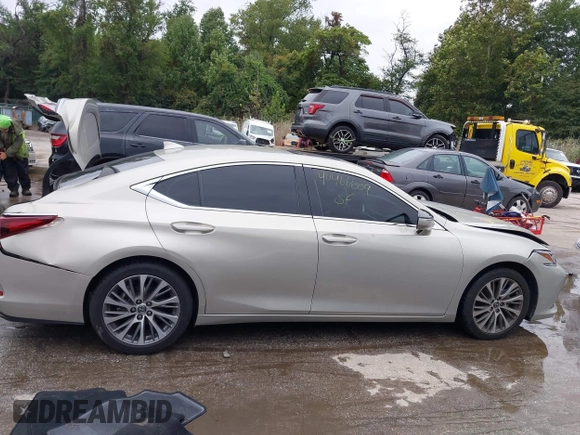 2020 Lexus ES with VIN 58ADZ1B13LU065431, listed as a IAAI auction lot 40466609 with 35,488 mi miles. Bid and sale history available at carsss.com. Image 13.