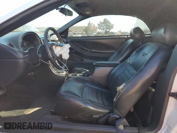 2003 Ford Mustang GT Deluxe z VIN 1FAFP45XX3F445761, wystawiony jako Copart lot #42546915 z przebiegiem 130 833 mil mil oraz Szkoda całkowita • Salvage title. Historia ofert i sprzedaży dostępna na DreamBid. Obrazek 7.