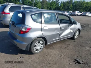 2009 Honda Fit z VIN JHMGE88289C002965, wystawiony jako IAAI lot #42382336 z przebiegiem 120 727 mil mil oraz . Historia ofert i sprzedaży dostępna na DreamBid. Obrazek 4.
