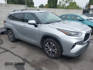 2021 Toyota Highlander XLE with VIN 5TDHZRAH7MS519082, listed as a IAAI auction lot 42321590 with 67,888 mi miles and . Bid and sale history available at DreamBid. Image 1.