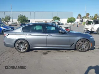 2017 BMW 5 Series 540i z VIN WBAJE5C34HG914566, wystawiony jako IAAI lot #42386472 z przebiegiem 83 898 mil mil oraz . Historia ofert i sprzedaży dostępna na DreamBid. Obrazek 13.