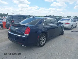2015 Chrysler 300 Limited z VIN 2C3CCAAG6FH931679, wystawiony jako IAAI lot #42205179 z przebiegiem 209 208 mil mil oraz . Historia ofert i sprzedaży dostępna na DreamBid. Obrazek 4.