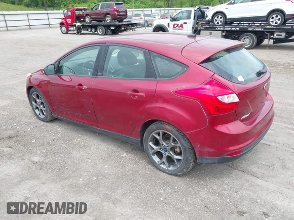 2014 Ford Focus SE z VIN 1FADP3K26EL412058, wystawiony jako IAAI lot #42367220 z przebiegiem 119 568 mil mil oraz . Historia ofert i sprzedaży dostępna na DreamBid. Obrazek 3.