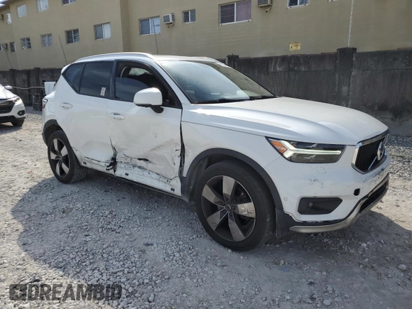 2019 Volvo XC40 Momentum z VIN YV4AC2HK8K2072999, wystawiony jako Copart lot #45344975 z przebiegiem 108 305 mil mil oraz Nie do naprawy • Non repairable. Historia ofert i sprzedaży dostępna na DreamBid. Obrazek 4.