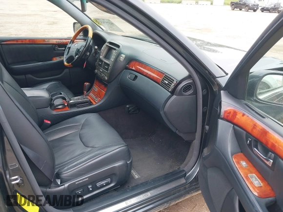 2004 Lexus LS 430 z VIN JTHBN36F540167319, wystawiony jako IAAI lot #42297432 z przebiegiem 181 904 mil mil oraz . Historia ofert i sprzedaży dostępna na DreamBid. Obrazek 5.