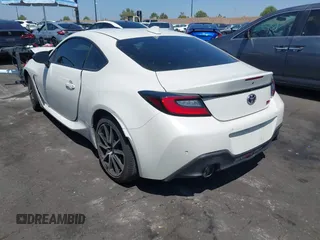 2023 Toyota 86 z VIN JF1ZNBC13P8762393, wystawiony jako IAAI lot #42202061 z przebiegiem 9 870 mil mil oraz . Historia ofert i sprzedaży dostępna na DreamBid. Obrazek 3.