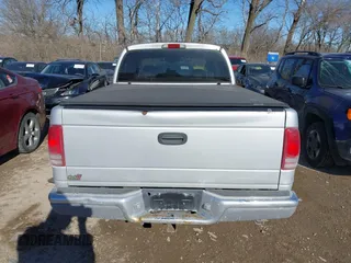 2001 Dodge Dakota Sport with VIN 1B7HL2AN51S310862, listed as a IAAI auction lot 41436565 with 152,425 mi miles. Bid and sale history available at carsss.com. Image 16.