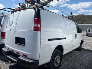 2017 Chevrolet Express Cargo Van with VIN 1GCWGAFF7H1274664, listed as a IAAI auction lot 42001124 with 152,081 mi miles. Bid and sale history available at carsss.com. Image 1.
