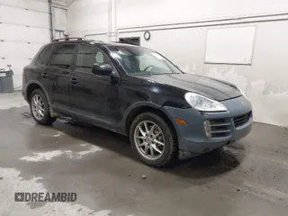 2008 Porsche Cayenne S z VIN WP1AB29P88LA36991, wystawiony jako IAAI lot #42019431 z przebiegiem 149 579 mil mil oraz . Historia ofert i sprzedaży dostępna na DreamBid. Obrazek 1.