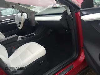 2024 Tesla Model Y z VIN 7SAYGDED9RA304010, wystawiony jako IAAI lot #42366995 z przebiegiem Nie podano mil oraz . Historia ofert i sprzedaży dostępna na DreamBid. Obrazek 5.