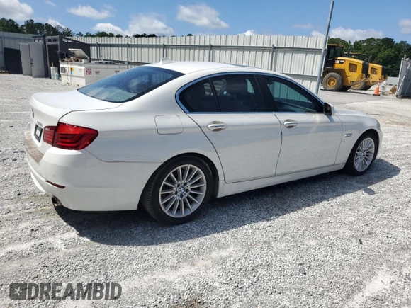 2012 BMW 5 Series 535i z VIN WBAFR7C51CC808292, wystawiony jako Copart lot #61137415 z przebiegiem 201 134 mil mil oraz Czysty tytuł • Clean title. Historia ofert i sprzedaży dostępna na DreamBid. Obrazek 3.