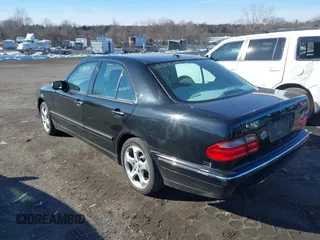 2002 Mercedes-Benz E-Class with VIN WDBJF82JX2X072422, listed as a IAAI auction lot 41390957 with 132,825 mi miles. Bid and sale history available at carsss.com. Image 3.