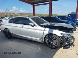 2019 BMW 5 Series 540i z VIN WBAJE5C56KWE66414, wystawiony jako IAAI lot #42200421 z przebiegiem 30 938 mil mil oraz . Historia ofert i sprzedaży dostępna na DreamBid. Obrazek 14.
