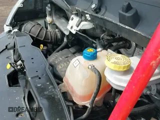 2014 Ram ProMaster Cargo z VIN 3C6URVHG6EE121658, wystawiony jako IAAI lot #42440363 z przebiegiem 133 250 mil mil oraz . Historia ofert i sprzedaży dostępna na DreamBid. Obrazek 19.