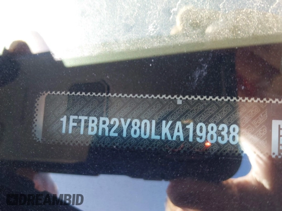 2020 Ford Transit Cargo z VIN 1FTBR2Y80LKA19838, wystawiony jako IAAI lot #41648913 z przebiegiem 60 789 mil mil oraz . Historia ofert i sprzedaży dostępna na DreamBid. Obrazek 8.