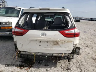 2019 Toyota Sienna XLE Auto Access Seat z VIN 5TDYZ3DC3KS971766, wystawiony jako Copart lot #44809945 z przebiegiem Nie podano mil oraz Szkoda całkowita • Salvage title. Historia ofert i sprzedaży dostępna na DreamBid. Obrazek 6.