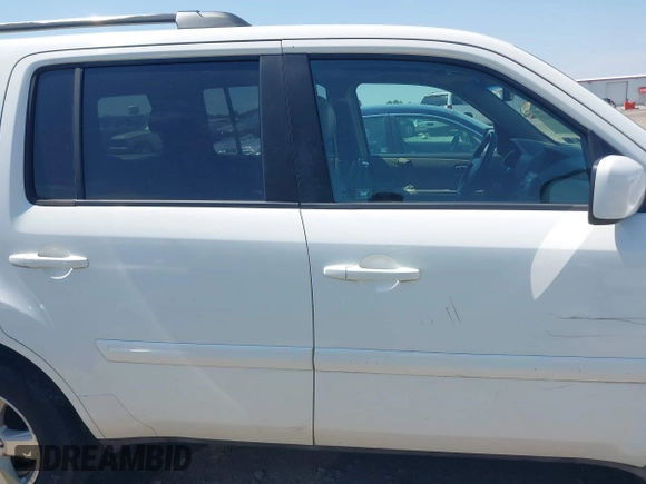 2009 Honda Pilot EX-L with VIN 5FNYF48619B022699, listed as a IAAI auction lot 42016173 with 204,190 mi miles and . Bid and sale history available at carsss.com. Image 13.