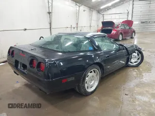1996 Chevrolet Corvette z VIN 1G1YY2259T5106592, wystawiony jako IAAI lot #42375807 z przebiegiem 69 467 mil mil oraz . Historia ofert i sprzedaży dostępna na DreamBid. Obrazek 4.