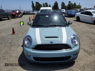2013 MINI Convertible S z VIN WMWZP3C54DT551321, wystawiony jako Copart lot #57089205 z przebiegiem 92 441 mil mil oraz Szkoda całkowita • Salvage title. Historia ofert i sprzedaży dostępna na DreamBid. Obrazek 5.