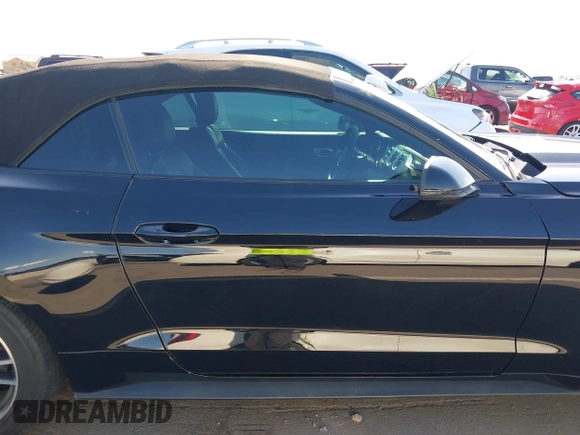 2017 Ford Mustang EcoBoost Premium z VIN 1FATP8UH9H5266676, wystawiony jako IAAI lot #42498829 z przebiegiem 24 255 mil mil oraz . Historia ofert i sprzedaży dostępna na DreamBid. Obrazek 14.