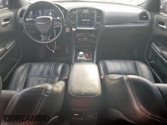 2019 Chrysler 300 S z VIN 2C3CCABG3KH516666, wystawiony jako Copart lot #56636845 z przebiegiem 150 570 mil mil oraz Szkoda całkowita • Salvage title. Historia ofert i sprzedaży dostępna na DreamBid. Obrazek 8.