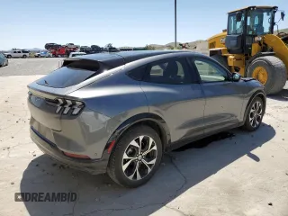 2023 Ford Mustang Mach-E Premium z VIN 3FMTK3SU5PMA98583, wystawiony jako Copart lot #57872305 z przebiegiem 17 972 mil mil oraz Tytuł czysty. Historia ofert i sprzedaży dostępna na DreamBid. Obrazek 3.