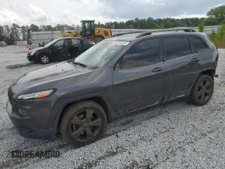 2016 Jeep Cherokee Latitude z VIN 1C4PJLCB0GW312207, wystawiony jako Copart lot #52942605 z przebiegiem 164 206 mil mil oraz Szkoda całkowita • Salvage title. Historia ofert i sprzedaży dostępna na DreamBid. Obrazek 1.