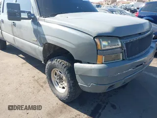 2005 Chevrolet Silverado 3500 SRW LT with VIN 1GCHK33215F897250, listed as a IAAI auction lot 41468908 with 386,679 mi miles. Bid and sale history available at carsss.com. Image 6.