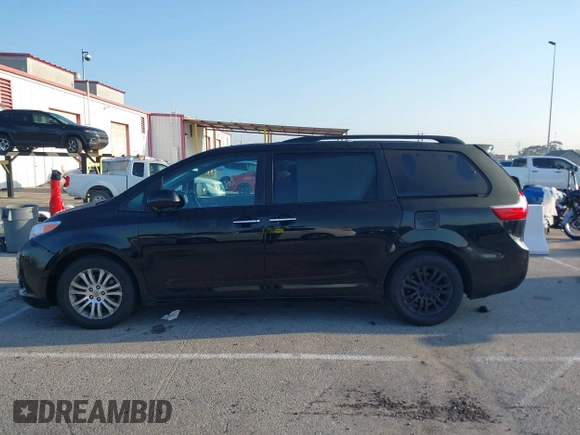 2017 Toyota Sienna XLE Auto Access Seat z VIN 5TDYZ3DC0HS876848, wystawiony jako IAAI lot #42141322 z przebiegiem 111 251 mil mil oraz . Historia ofert i sprzedaży dostępna na DreamBid. Obrazek 13.