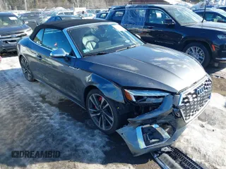 2024 Audi S5 Prestige z VIN WAUY4GF58RN002207, wystawiony jako IAAI lot #41674829 z przebiegiem 26 167 mil mil oraz . Historia ofert i sprzedaży dostępna na DreamBid. Obrazek 1.
