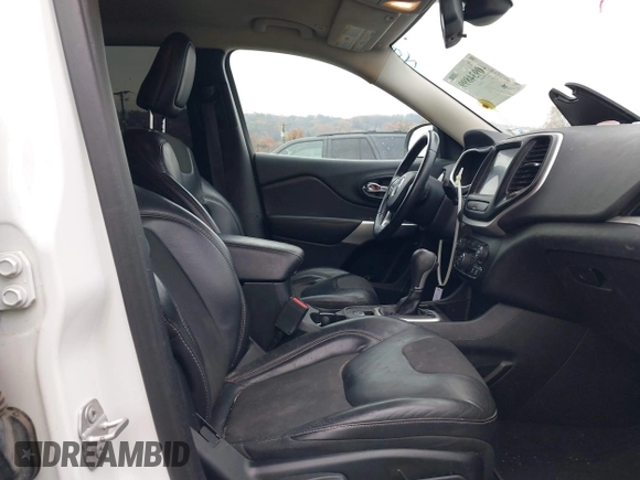 2018 Jeep Cherokee Latitude Plus with VIN 1C4PJLLBXJD514085, listed as a IAAI auction lot 40934899 with 153,619 mi miles. Bid and sale history available at carsss.com. Image 5.