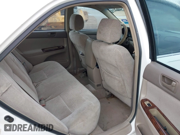 2004 Toyota Camry LE with VIN 4T1BF32K14U067269, listed as a IAAI auction lot 41528507 with 208,346 mi miles. Bid and sale history available at carsss.com. Image 8.