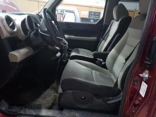 2008 Honda Element EX z VIN 5J6YH28758L006311, wystawiony jako Copart lot #53912045 z przebiegiem 217 126 mil mil oraz Nie do naprawy • Non repairable. Historia ofert i sprzedaży dostępna na DreamBid. Obrazek 7.
