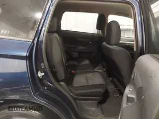 2014 Mitsubishi Outlander SE z VIN JA4AZ3A3XEZ002226, wystawiony jako IAAI lot #41701467 z przebiegiem 151 894 mil mil oraz . Historia ofert i sprzedaży dostępna na DreamBid. Obrazek 8.
