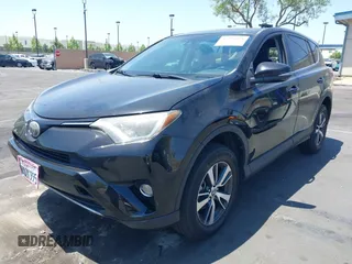 2018 Toyota RAV4 XLE z VIN 2T3WFREV1JW450514, wystawiony jako IAAI lot #42291018 z przebiegiem 89 370 mil mil oraz . Historia ofert i sprzedaży dostępna na DreamBid. Obrazek 2.