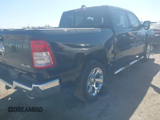 2020 Ram 1500 Big Horn z VIN 1C6SRFFT7LN137051, wystawiony jako IAAI lot #41839681 z przebiegiem 45 385 mil mil oraz . Historia ofert i sprzedaży dostępna na DreamBid. Obrazek 4.