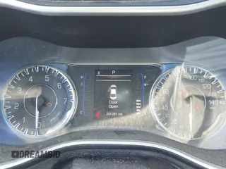 2015 Chrysler 200 Limited with VIN 1C3CCCAB0FN547971, listed as a IAAI auction lot 41270330 with 201,251 mi miles. Bid and sale history available at carsss.com. Image 7.