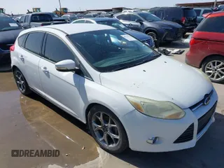 2013 Ford Focus SE with VIN 1FADP3K29DL157601, listed as a IAAI auction lot 41710924 with 177,729 mi miles. Bid and sale history available at carsss.com. Image 1.