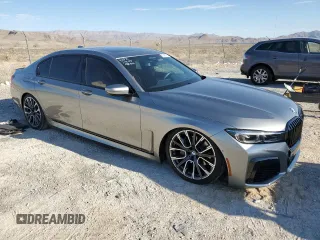 2022 BMW 7 Series 740i with VIN WBA7T2C01NCK85520, listed as a Copart auction lot 63442793 with 8,472 mi miles. Bid and sale history available at carsss.com. Image 4.