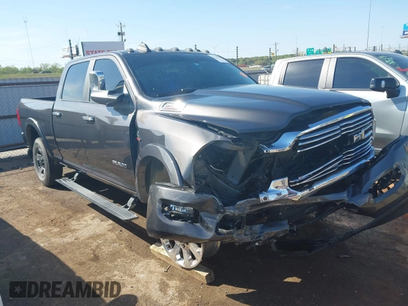 2020 Ram 2500 Laramie z VIN 3C6UR5FL0LG230960, wystawiony jako IAAI lot #42029886 z przebiegiem 61 544 mil mil oraz . Historia ofert i sprzedaży dostępna na DreamBid. Obrazek 1.