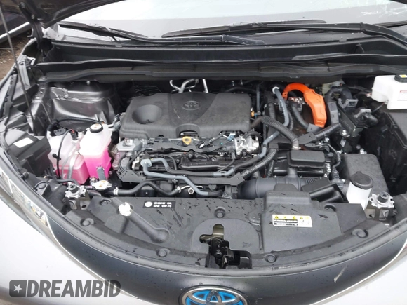 2024 Toyota Sienna XLE with VIN 5TDJSKFC8RS134633, listed as a IAAI auction lot 41498598 with 9,689 mi miles and . Bid and sale history available at DreamBid. Image 10.