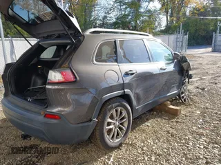 2019 Jeep Cherokee Latitude Plus with VIN 1C4PJMLB1KD101186, listed as a IAAI auction lot 40550461 with 73,986 mi miles. Bid and sale history available at carsss.com. Image 4.