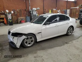 2008 BMW 3 Series 328xi z VIN WBAVC73548KX90400, wystawiony jako Copart lot #60394685 z przebiegiem 106 040 mil mil oraz Szkoda całkowita • Salvage title. Historia ofert i sprzedaży dostępna na DreamBid. Obrazek 1.