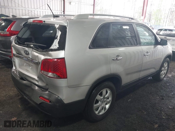2012 Kia Sorento LX with VIN 5XYKT4A26CG286216, listed as a IAAI auction lot 41975015 with 122,309 mi miles. Bid and sale history available at carsss.com. Image 4.