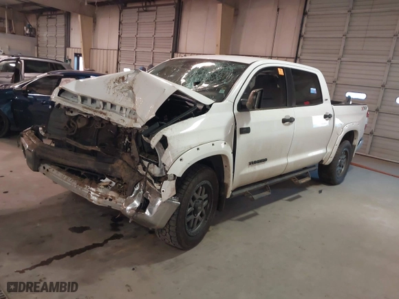 2018 Toyota Tundra 4WD SR5 with VIN 5TFDW5F15JX746790, listed as a IAAI auction lot 41461025 with 1 mi miles. Bid and sale history available at carsss.com. Image 16.