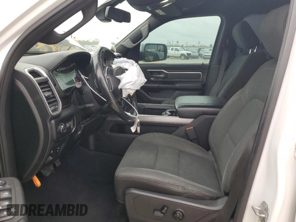2019 Ram 1500 Big Horn z VIN 1C6RREBT1KN666072, wystawiony jako Copart lot #55610935 z przebiegiem 146 360 mil mil oraz Czysty tytuł • Clean title. Historia ofert i sprzedaży dostępna na DreamBid. Obrazek 7.