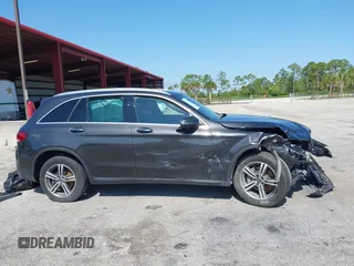 2020 Mercedes-Benz GLC 300 z VIN WDC0G8DB3LF715789, wystawiony jako IAAI lot #42270498 z przebiegiem 88 882 mil mil oraz . Historia ofert i sprzedaży dostępna na DreamBid. Obrazek 12.