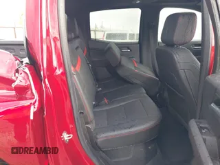 2023 Chevrolet Colorado 4WD Z71 z VIN 1GCPTDEK5P1229334, wystawiony jako IAAI lot #42201772 z przebiegiem Nie podano mil oraz . Historia ofert i sprzedaży dostępna na DreamBid. Obrazek 8.